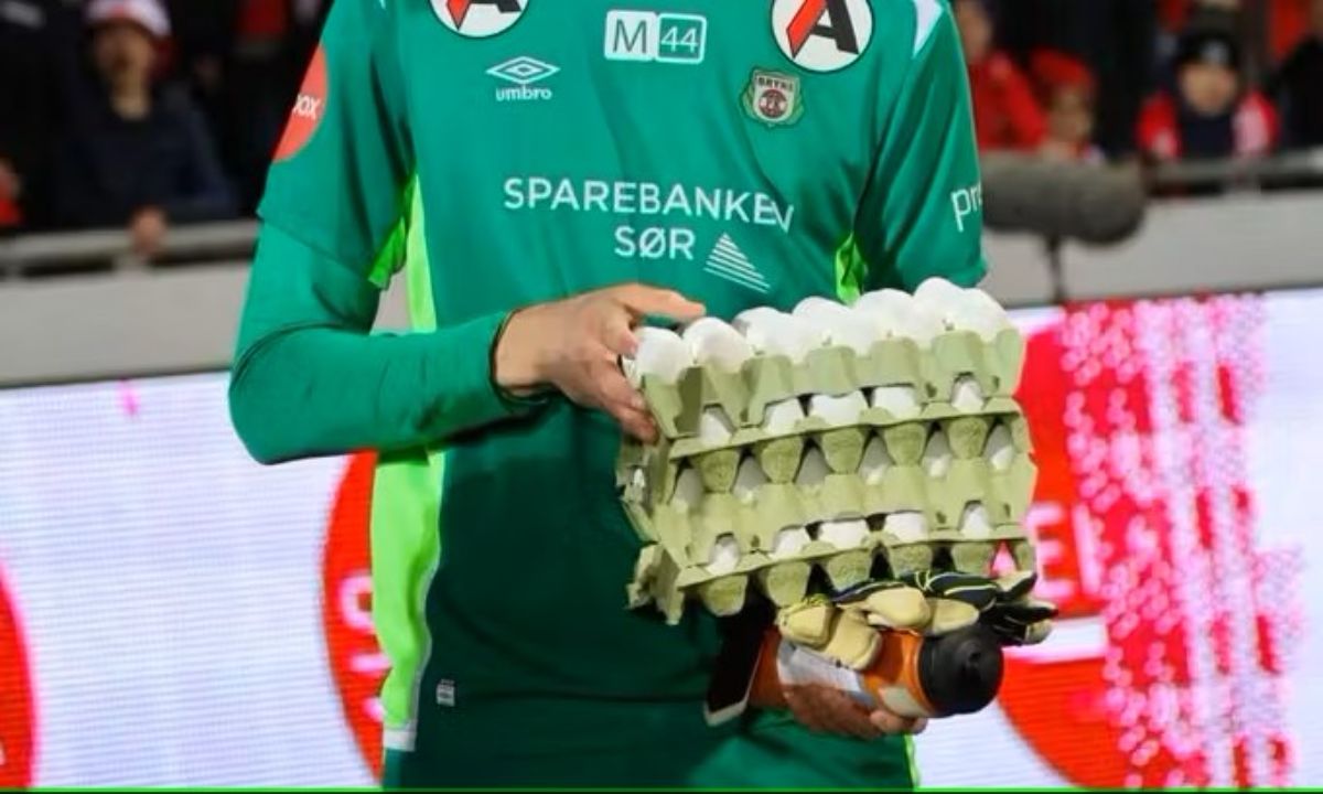 por qué este jugador recibió huevos en lugar del trofeo