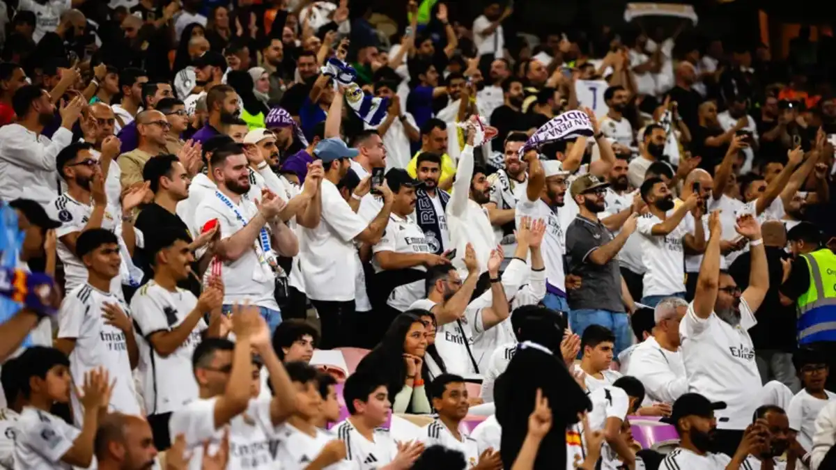 Barça-Real ¡Vergüenza! Pancartas e insultos, el hostil recibimiento al Madrid tras el clásico perdido