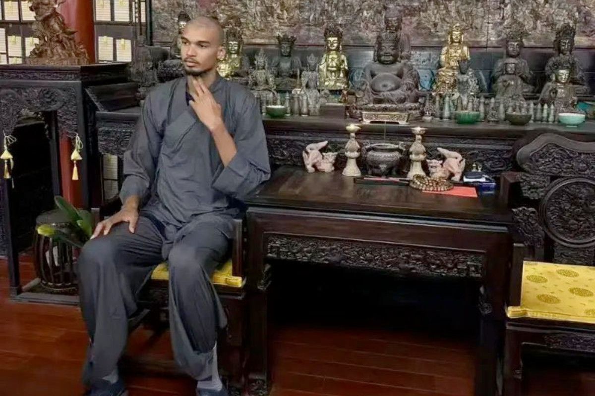 Cabeza rapada, ropa tradicional... Se dice que Wembanyama inició un retiro espiritual en un templo Shaolin
