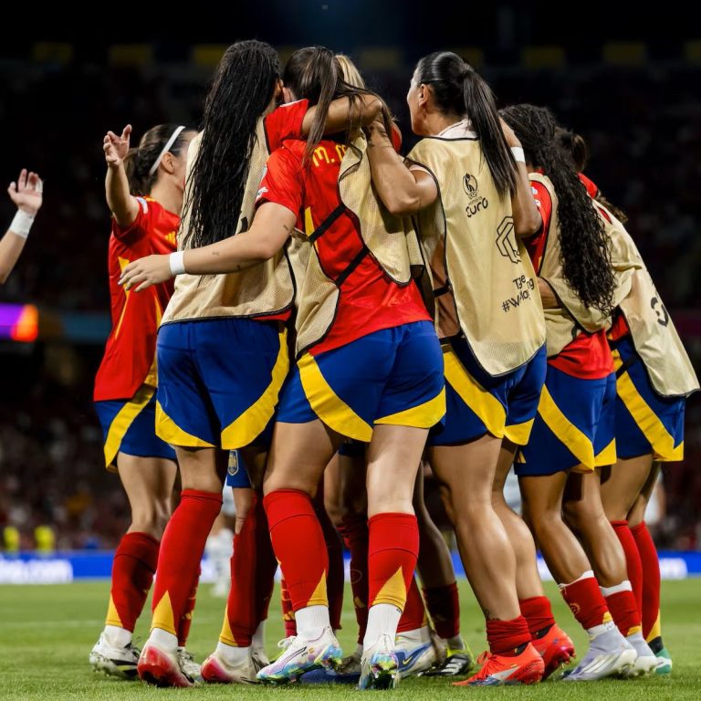 España sufre, resiste y vuela a semifinales de la Eurocopa 28 años después