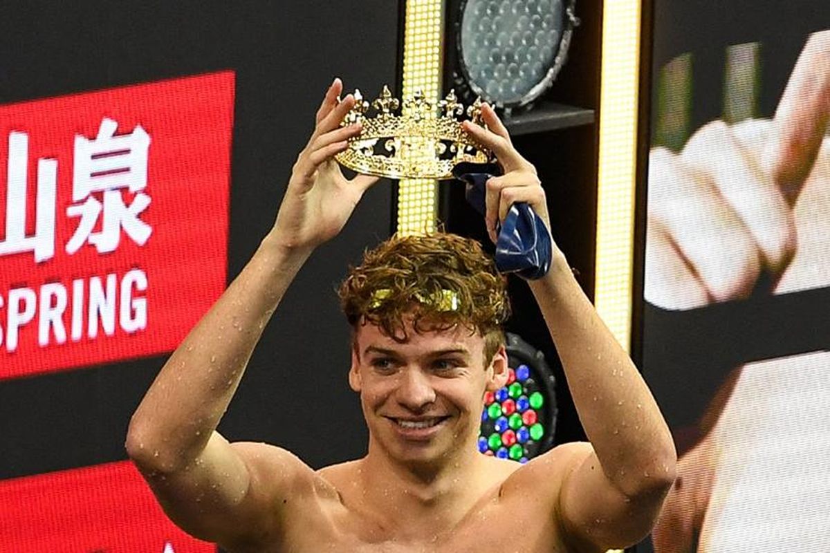 Increíble actuación en Singapur ¡Marchand le regala un récord mundial a Hoek con España!