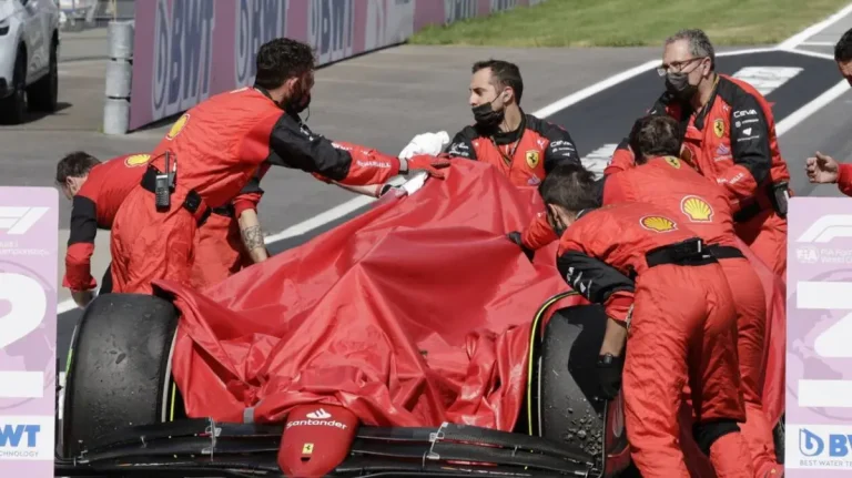 Carlos Sainz, destrozado «El coche no funcionaba» - su Ferrari le abandonó en el peor momento