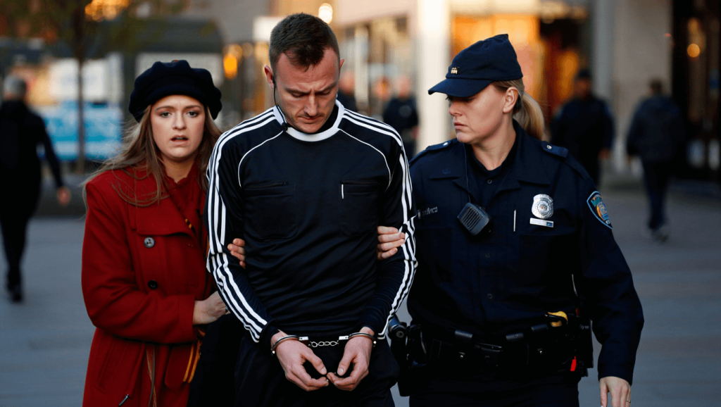 Suspenden al árbitro de Segunda detenido por agredir a una prostituta haciéndose pasar por policía nacional