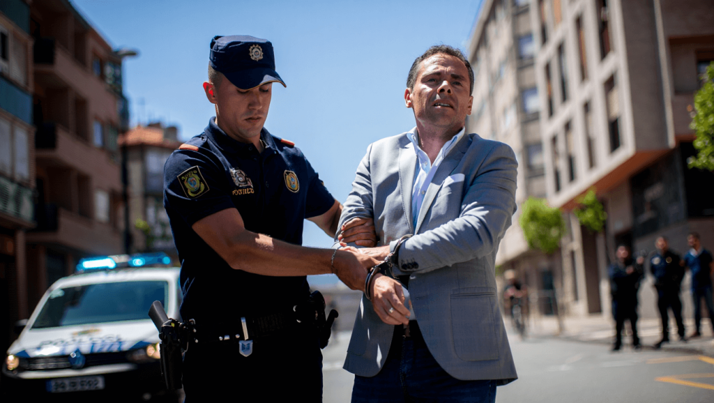 El árbitro detenido por agredir a una prostituta en Gijón negó haber estado en el piso, pero fue grabado por una cámara