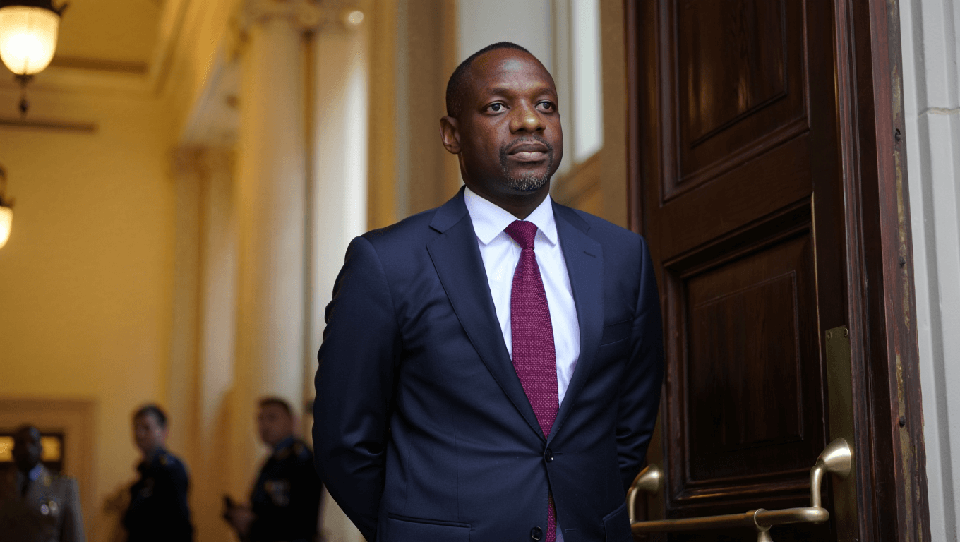 Mohamed Akbache dimite como presidente del Lakua