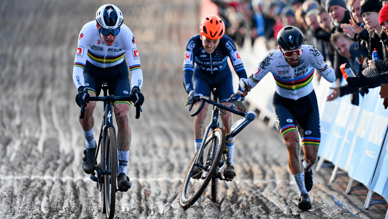 Mathieu van der Poel domina el X2O Trofee de Loenhout tras un duelo inacabado con Wout van Aert