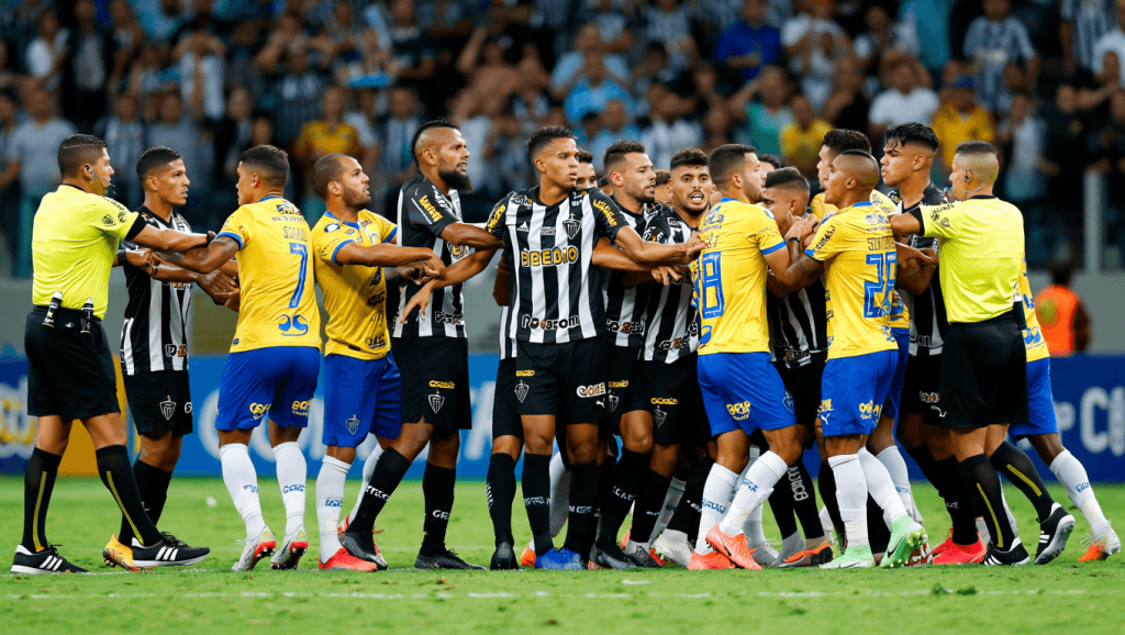 Un acta arbitral de récord: 23 expulsados en el Cruzeiro-Atlético Mineiro