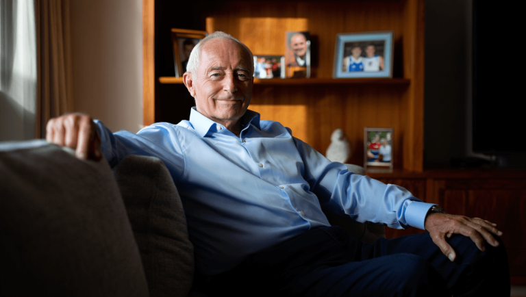 Habla la familia de Toshack: «El covid le dejó secuelas terribles, físicas y mentales, pero John vive aquí muy tranquilo»