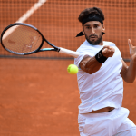 Alcaraz arrasa en su estreno en tierra batida