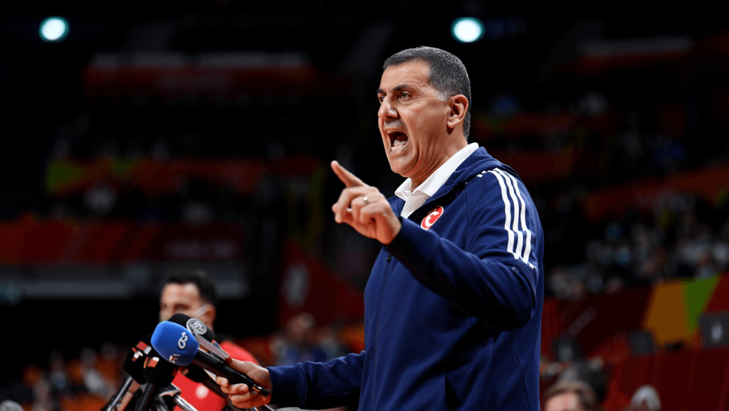 Ergin Ataman lo vuelve a hacer: El técnico más polémico de la Euroliga ocupa portadas de nuevo