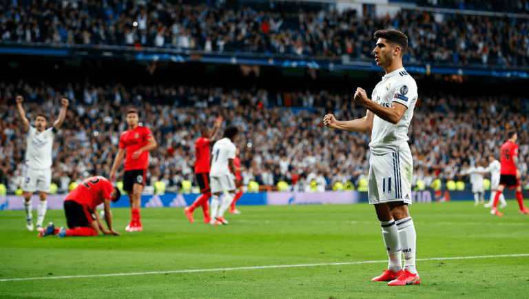 El Real Madrid pasa a octavos de final de Champions tras vencer 2-1 al Benfica en un partido disputado y el susto de Asencio
