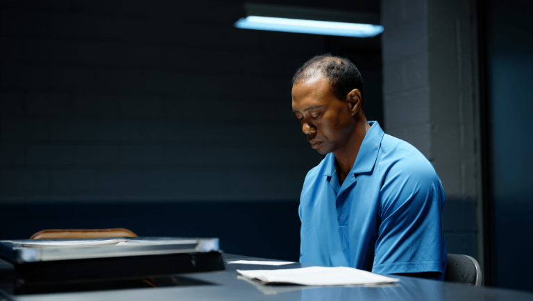 Tiger Woods se aparta del golf tras un accidente: salen a la luz detalles inquietantes de su estado al volante