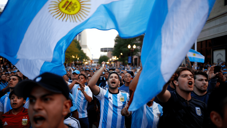 De los 'Muchachos' a la 'Cuarta Estrella': la pasión de la hinchada argentina toma Atlanta antes de las semifinales