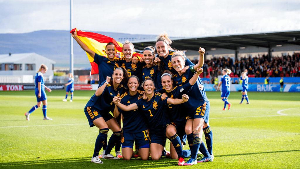España activa el sueño de su segunda estrella: al Mundial femenino con una plácida goleada en Islandia