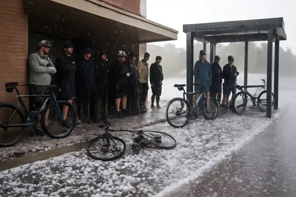 La Vuelta: etapa 3 suspendida por violenta granizada